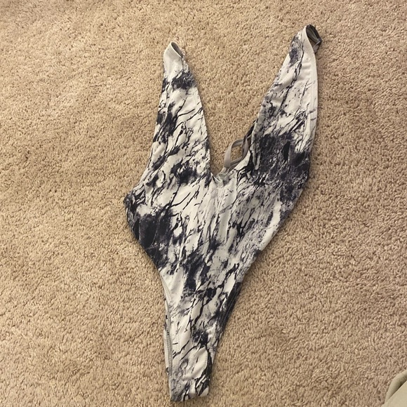 Sexy FASHION NOVA Swim - Picture 2 of 4